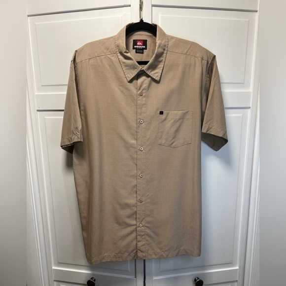 Quiksilver  Button Up Short Sleeve Shirt Size Men’s XL Color Khaki - Picture 1 of 9